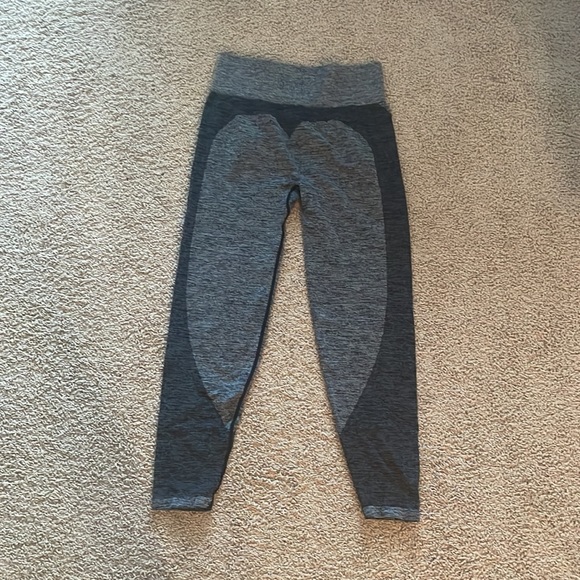 Victoria’s Secret Pink Gray Seamless Leggings Size Large - Picture 2 of 6